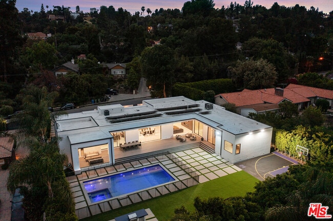 Building Photo - 20141 Wells Dr