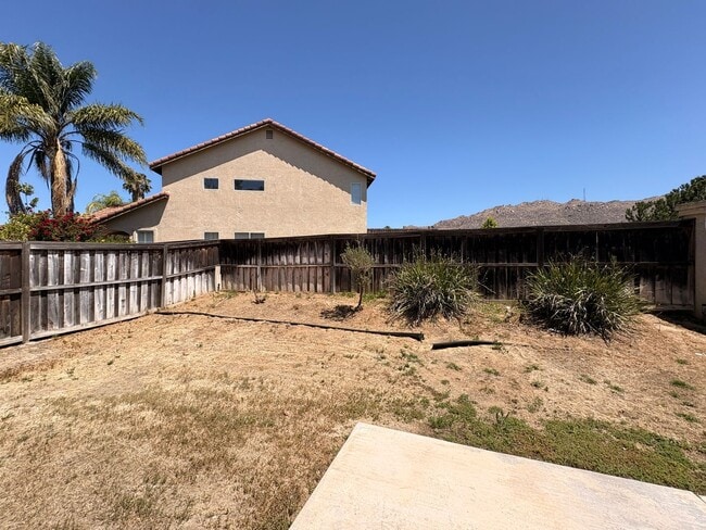 Building Photo - 4 Bed, 2.5 Bath in Riverside!