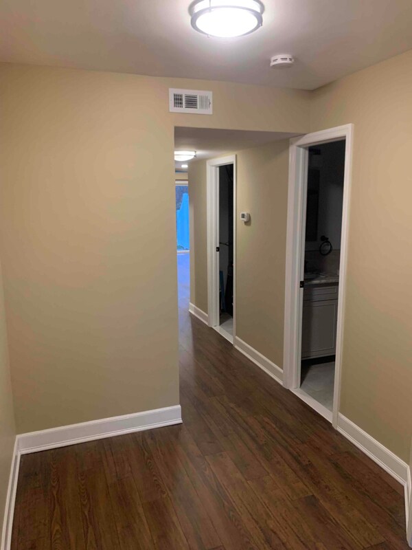 Building Photo - 9 Greenwood Dr