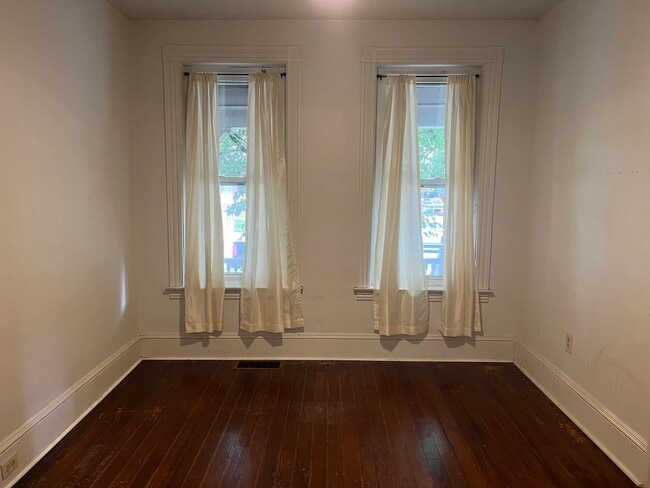 Building Photo - Beautiful 5 Bedroom 2.5 bath Single Family Home in Prime Chestnut Hill Location!