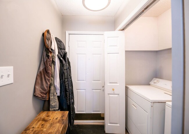 Building Photo - Prime Tremont Location | 2BR with Yard & Parking