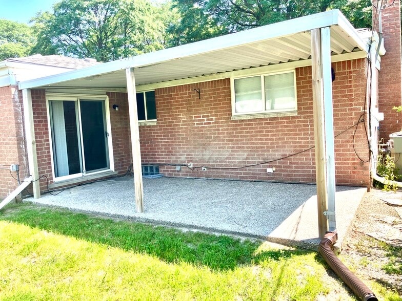 Building Photo - 32447 Hawthorne Dr
