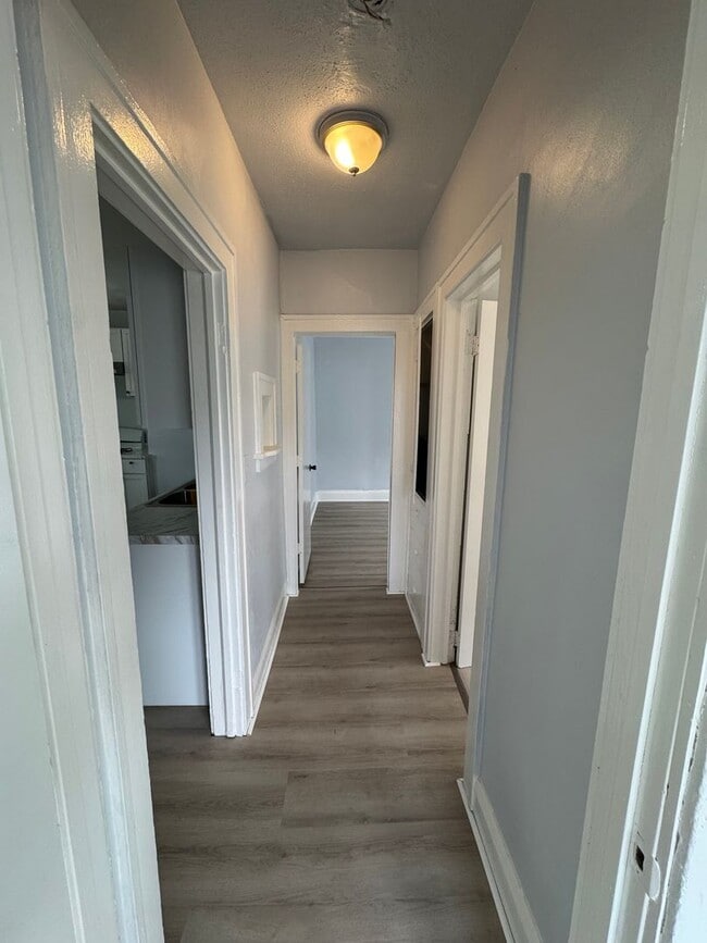 Building Photo - 1429-1431 Knox Ave N