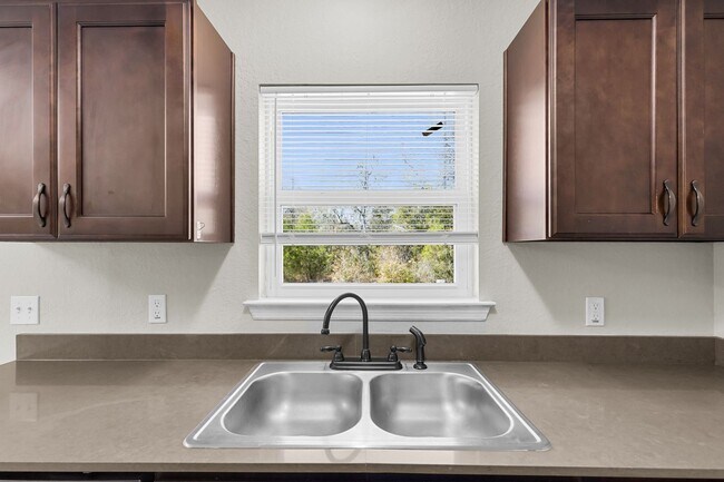 Building Photo - 3/2 Rental South of Ocala!