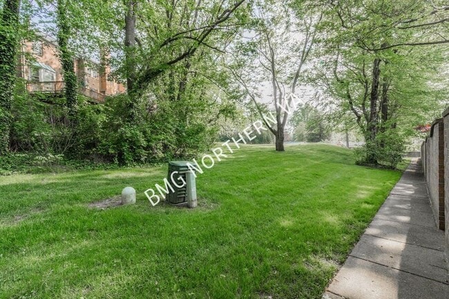 Building Photo - 3019 Seven Oaks Pl