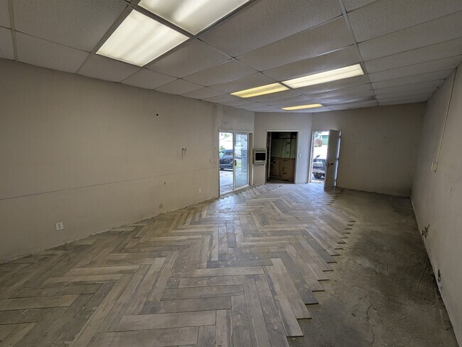 Building Photo - 316 6th Ave E