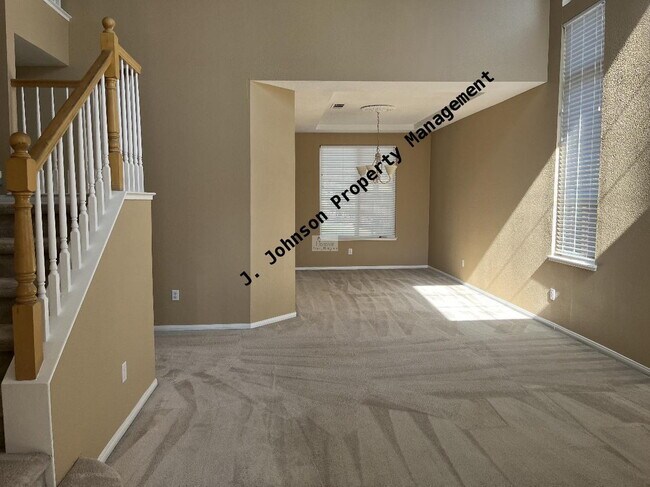 Building Photo - Large Pet Friendly Home!