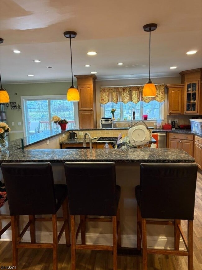 Building Photo - 521 Pleasant Valley Way