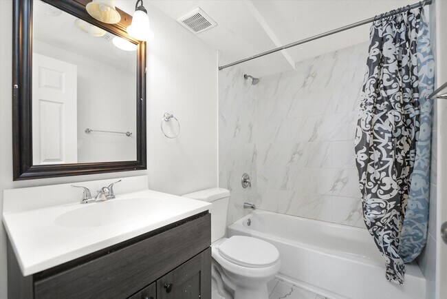 Building Photo - 348 E 41st St