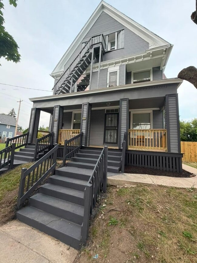 Building Photo - 2322-2324-2324 N 6th St