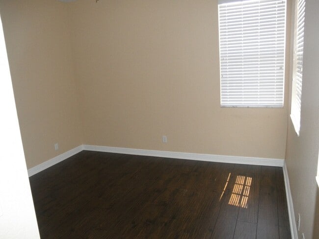 Building Photo - 810 NW 82nd Pl