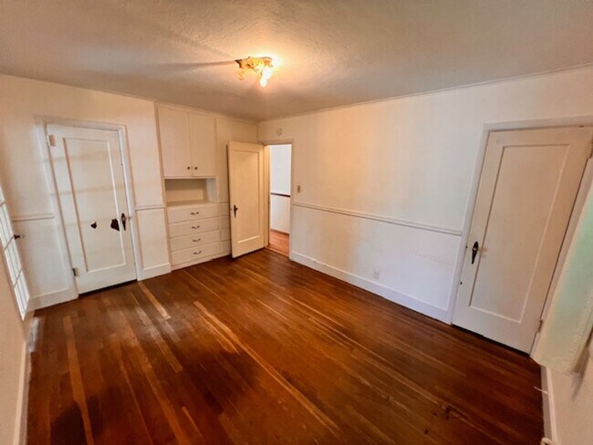 Building Photo - 2162