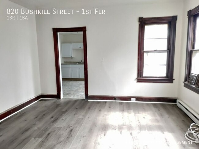 Building Photo - 1st Floor: 1 Bedroom / 1 Bathroom Apartmen...