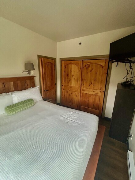 Building Photo - 1211 W Keystone Rd