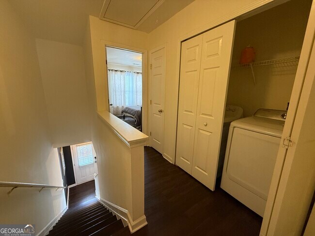 Building Photo - 1524 Cove Creek Cir