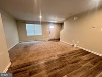 Building Photo - 122 Butterfield Ave