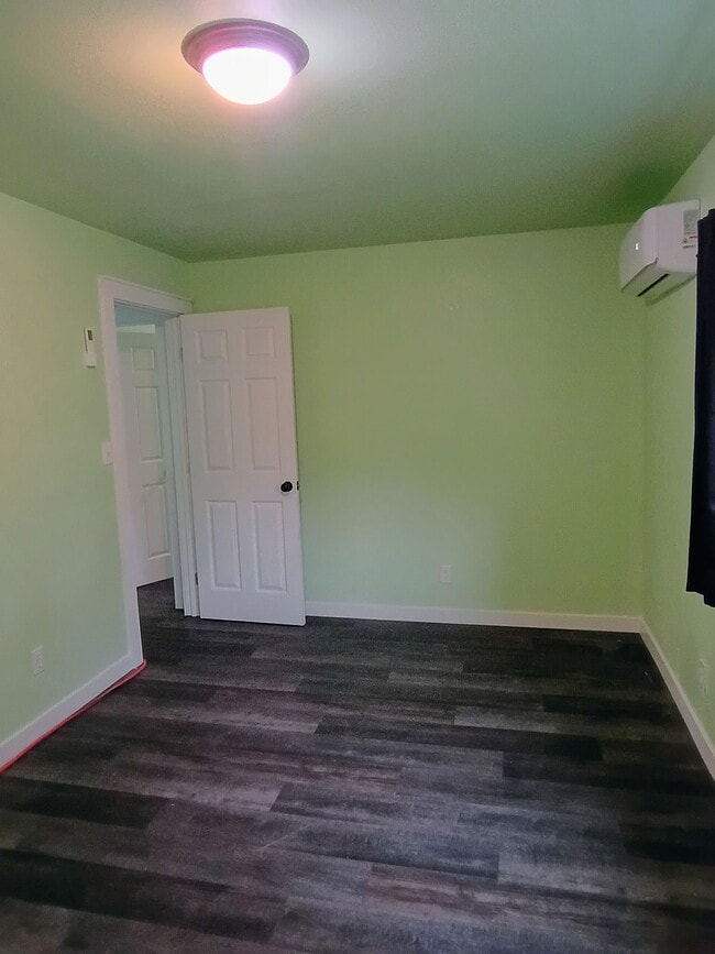 Building Photo - 455 N Cammann St