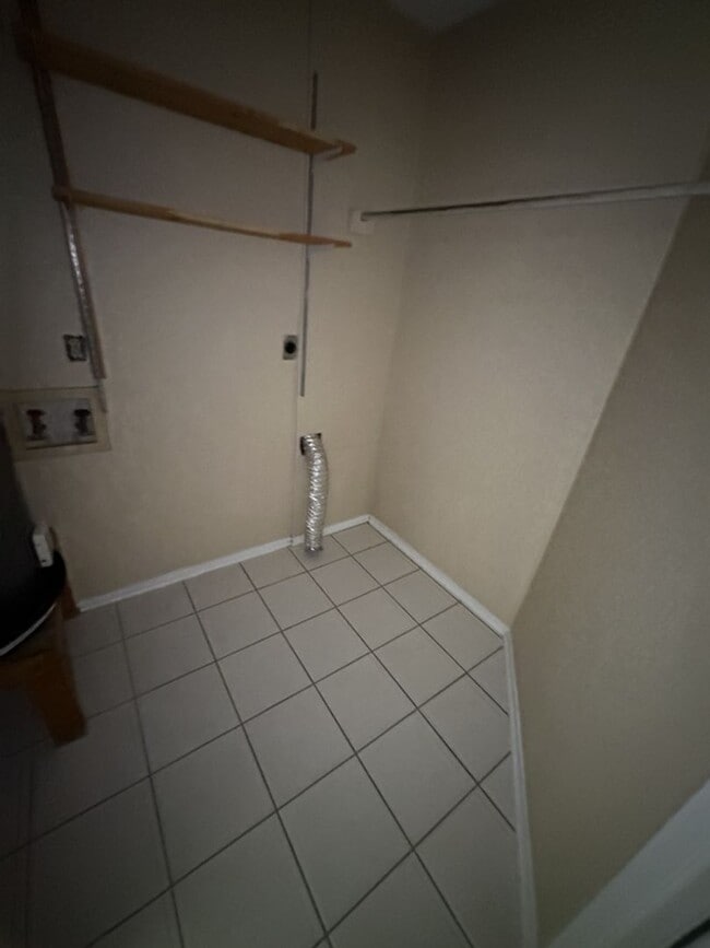 Building Photo - AVAILABLE NOW!!!