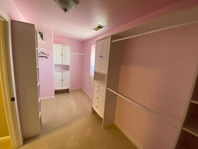 Building Photo - Big beautiful Home for rent in Visalia, Ca