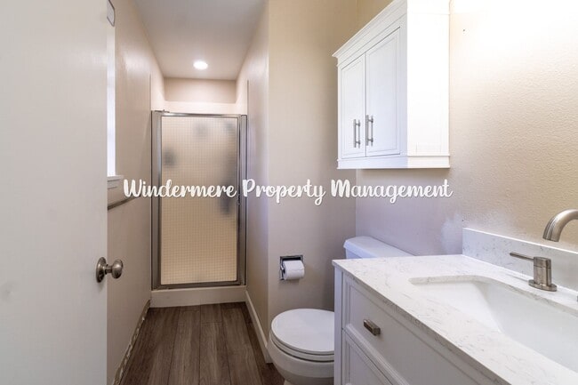 Building Photo - Bright and Charming 3 bed Rambler in Convenient Port Orchard Location