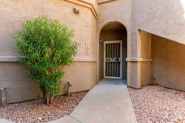 Building Photo - 2-bedroom 2 bath condo in Gated Community ...