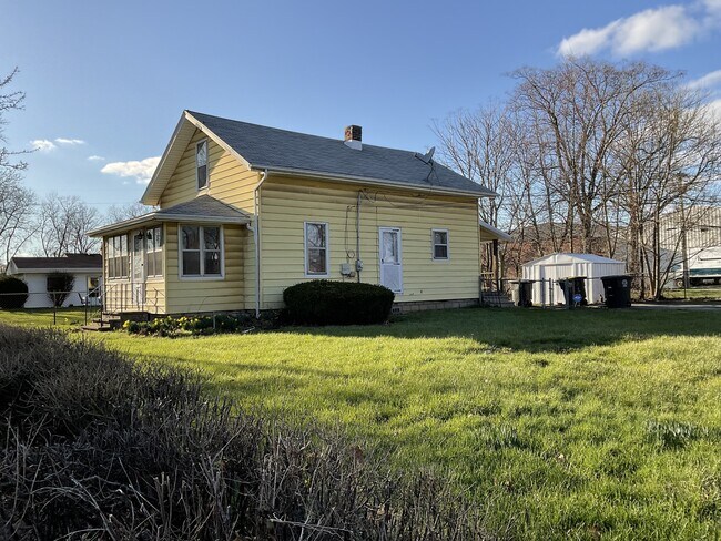 Building Photo - 2206 Brown St