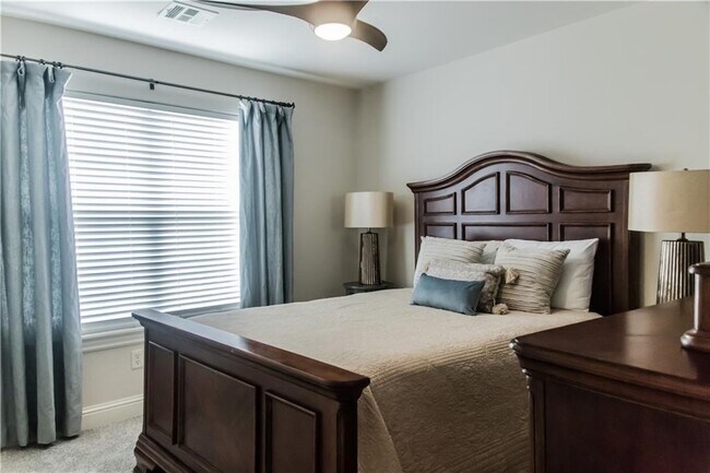 Building Photo - 608 SW 5th St