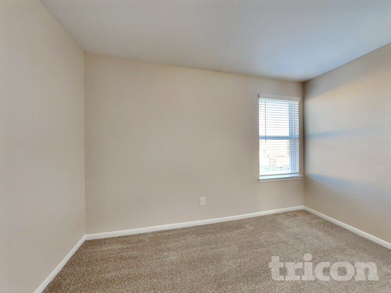 Building Photo - 729 Totem Trail Dr