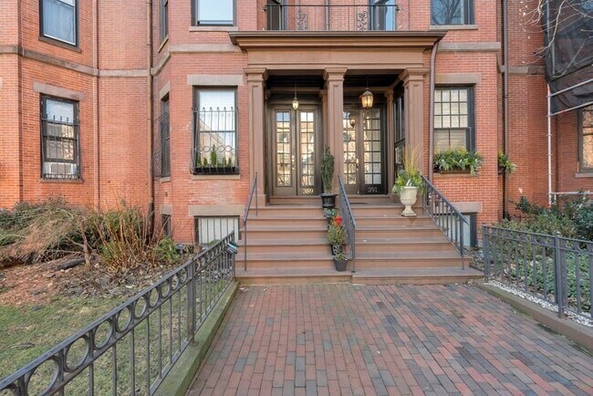 Building Photo - 389 Beacon St