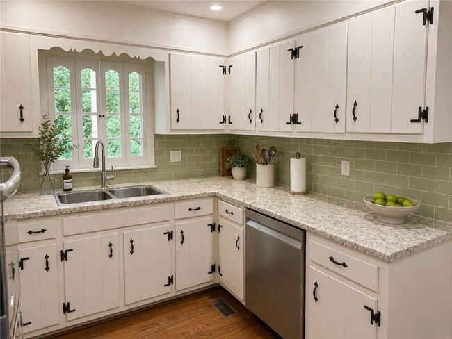 Building Photo - 505 Forest Hills Dr