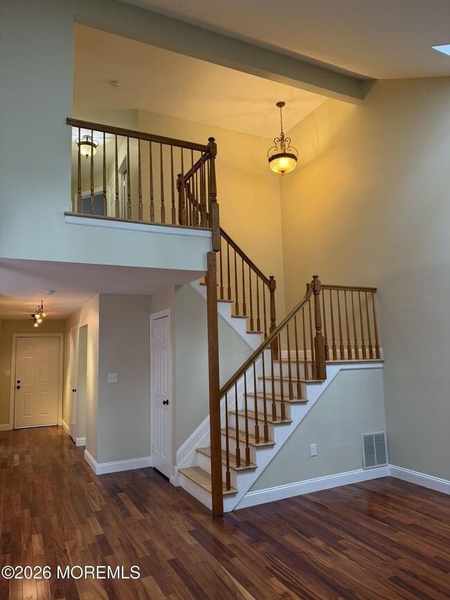 Building Photo - 597 Woodbine Ln