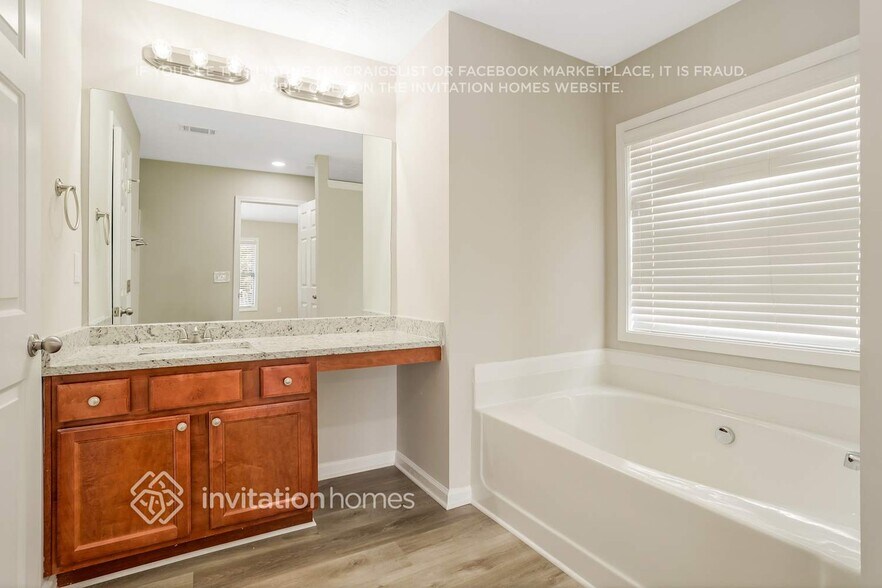 Building Photo - 76 Laurelton Cir