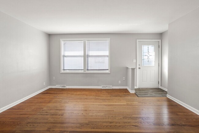 Building Photo - 120 Gruenwald Ave