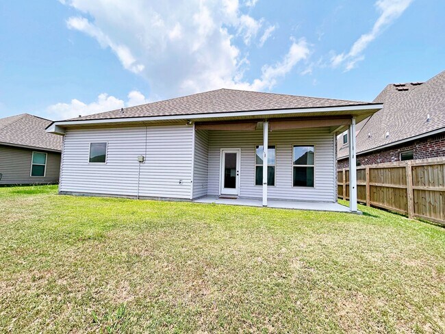 Building Photo - 4 Bedroom House in Hunters Trace
