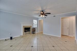 Building Photo - 2211 Pleasant Dr