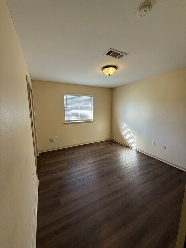 Building Photo - AM 8181-83 Jefferson Park