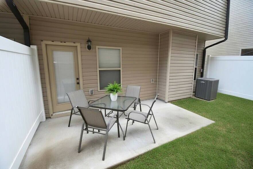 Building Photo - 281 Turtle Creek Dr