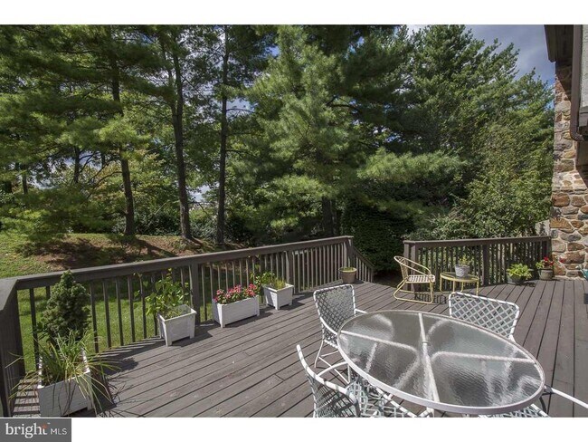 Building Photo - 206 Springhouse Pond