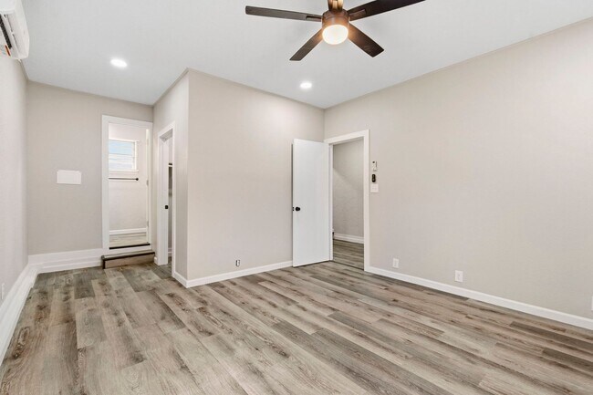 Building Photo - 4 Bedroom home 2 bath Available NOW!