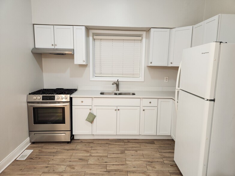 Building Photo - 2656 S Kolin Ave