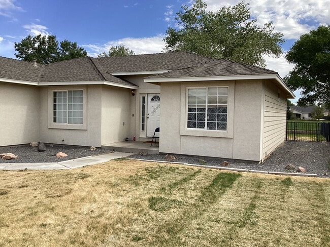 Building Photo - 3 Bedroom, 2 Bathroom Home in Fernley