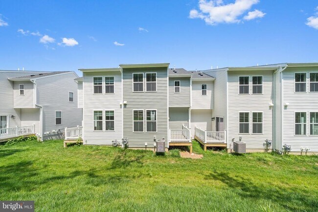 Building Photo - 258 Talucci Dr