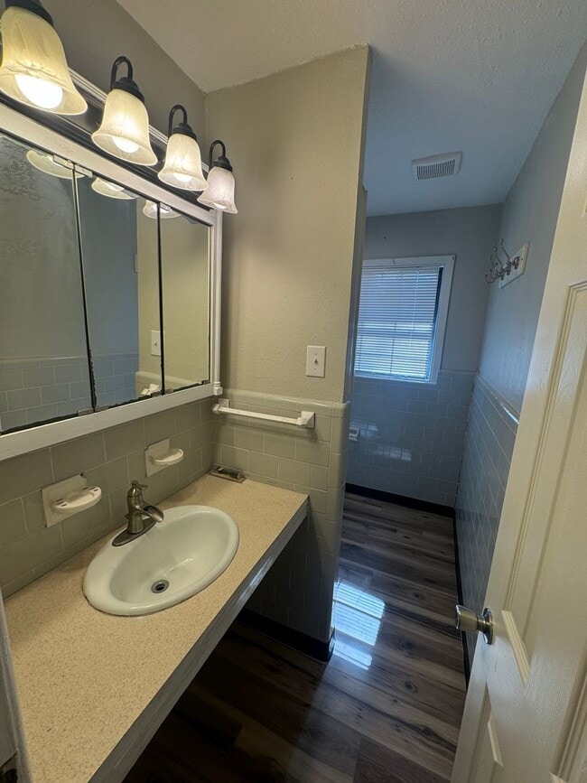 Building Photo - Large lot in Southern Hills....