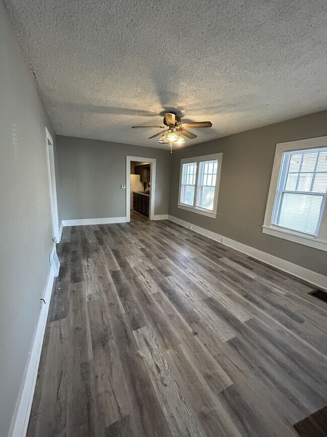 Building Photo - Very Nice 2BR/1BA House - Just Refreshed!