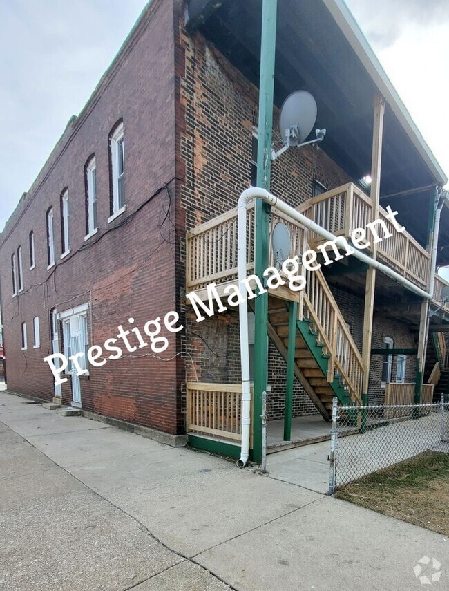 Building Photo - 2 Bedroom Apartment In East Chicago