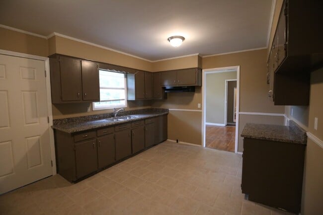 Building Photo - 2816 8th St NE