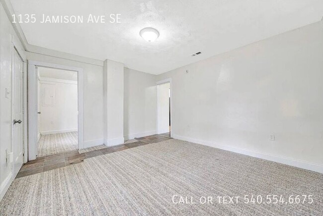 Building Photo - 1135 Jamison Ave SE