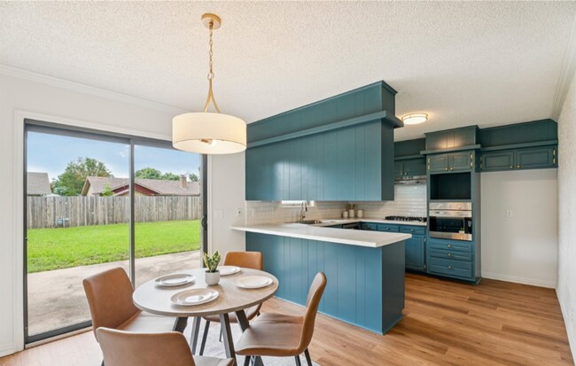 Building Photo - 3 Bed / 2 Bath in Central Tulsa!