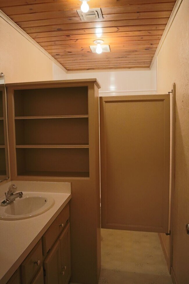 Building Photo - Cute and Clean 2 bedroom near SWOSU