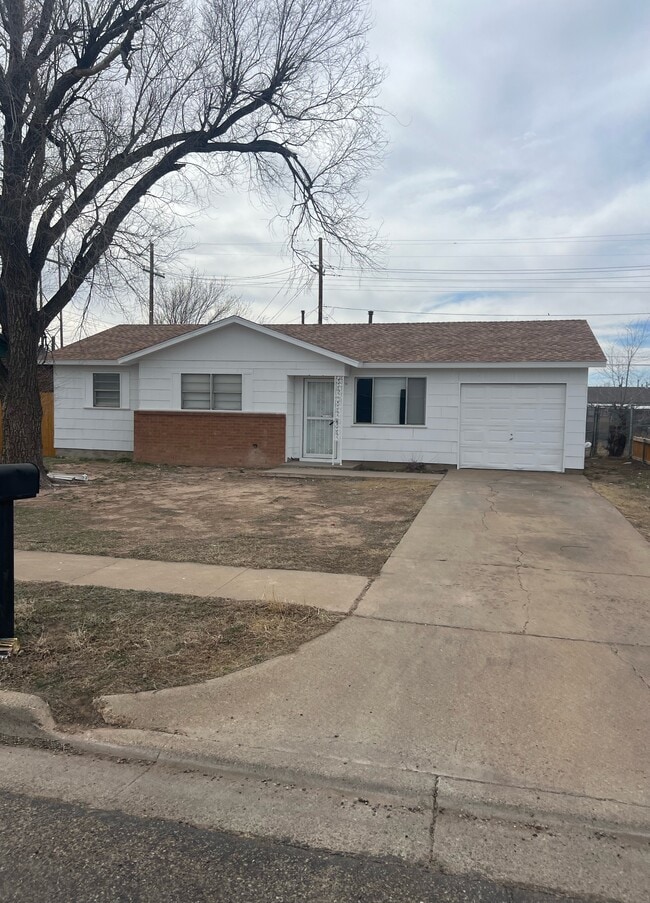 Primary Photo - 2403 N Osage St